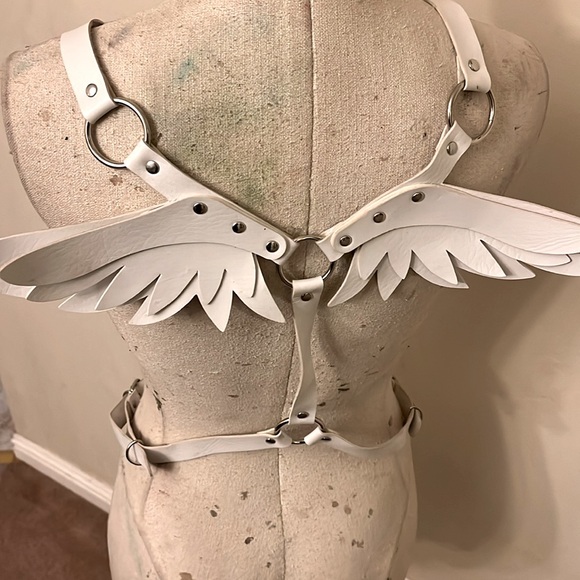 Sexy white faux leather  harness wings - Picture 3 of 3